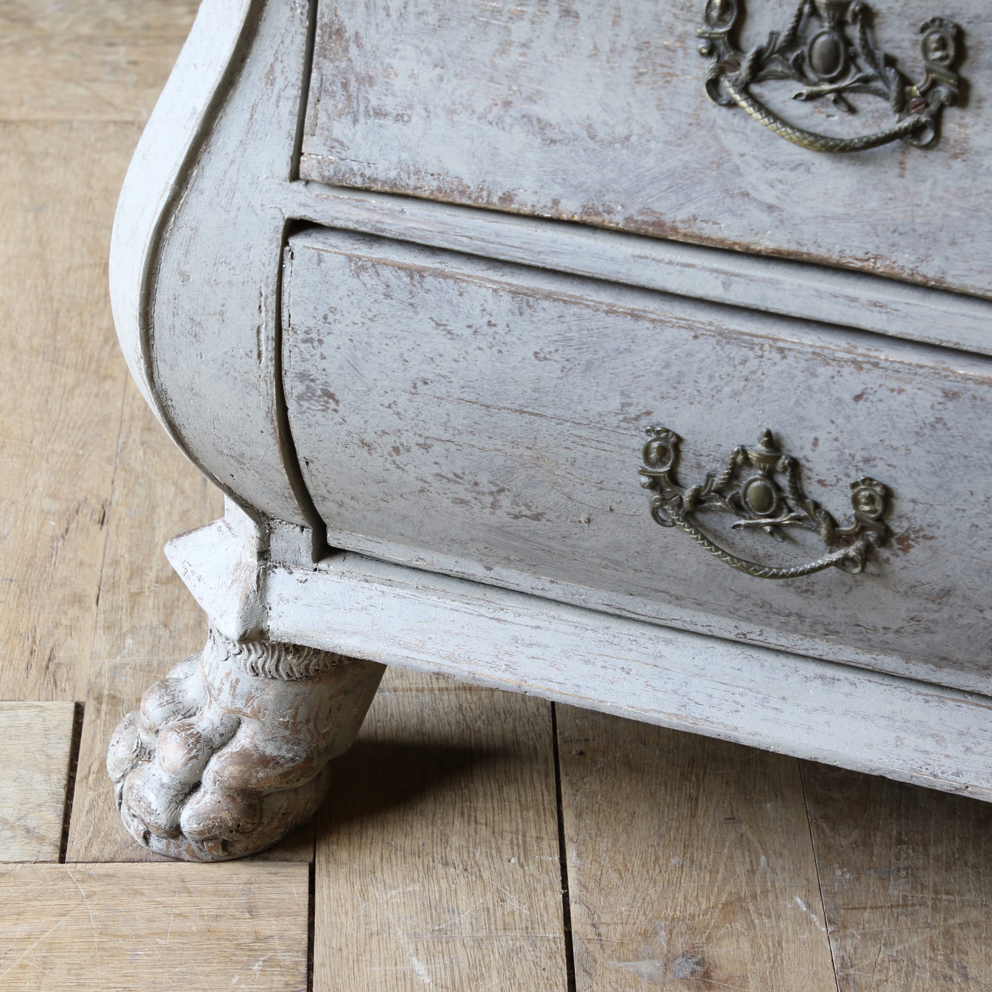 Dutch Bombe Commode